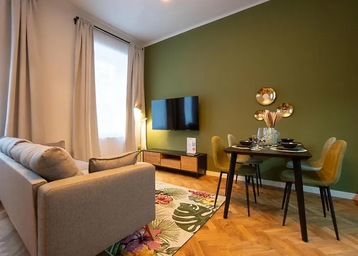 Brand New 2-room דירה *