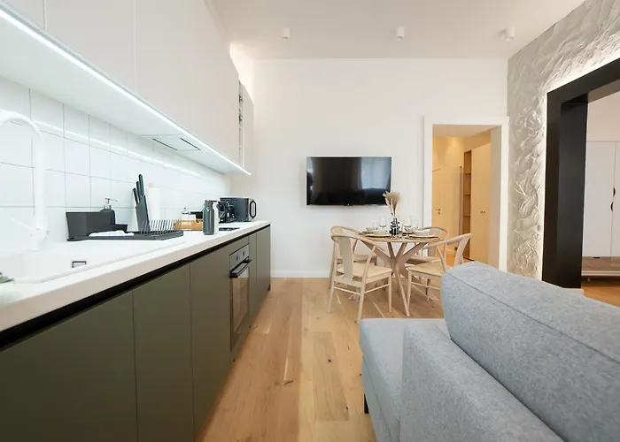Brand New 2-room דירה *