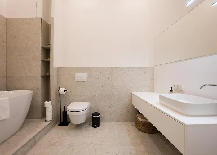 Brand New 2-room וינה