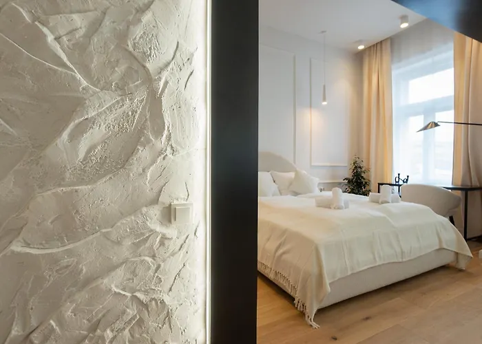 Brand New 2-room דירה *