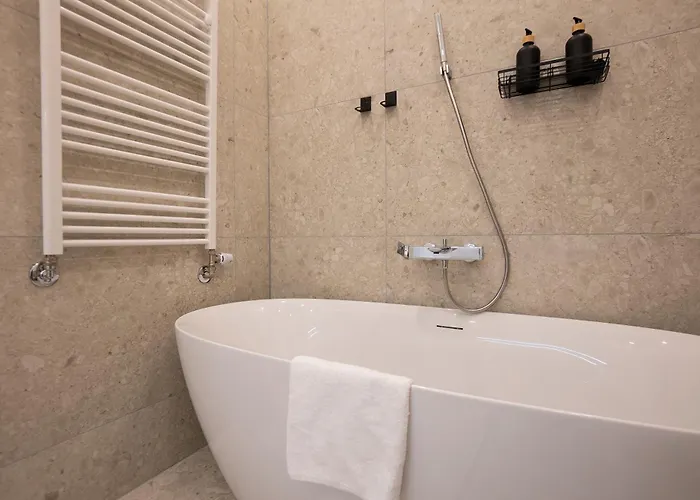 Brand New 2-room * וינה